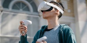 Read more about the article Essay on Virtual Reality