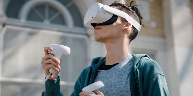 Read more about the article Essay on Virtual Reality